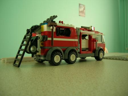 Notre camion d'incendie (vue de derri�re)